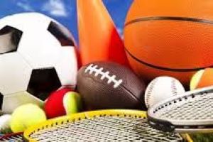 Verzameling sportattributen zoals voetbal, basketbal, rugbybal, tennisrackets, tennisbal